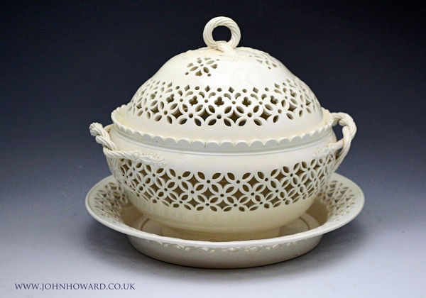 Antique Leeds Pottery creamware basket with cover and stand with profuse reticulated decoration, 18th century England.