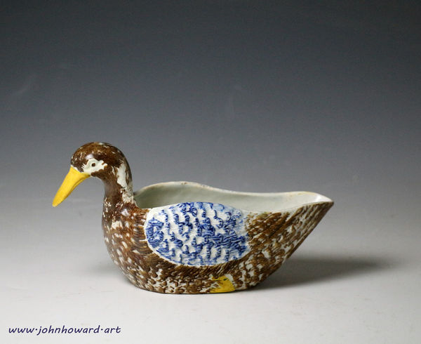 English pottery duck sauce boat in Prattware circa 1810 antique period